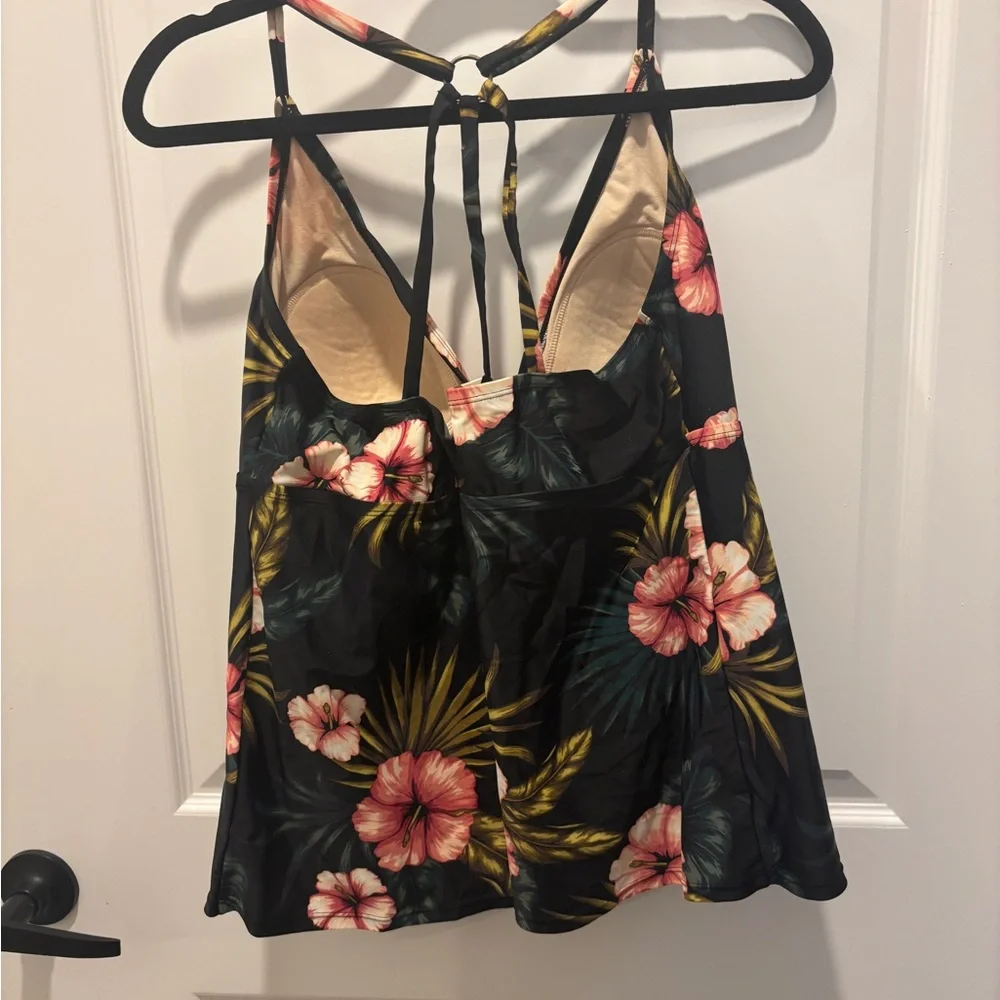 ✨2 TOPS✨
V-Neck Tankini Tops - Picture 4 of 5